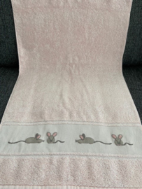 Geborduurde handdoek