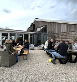 vrijwilligers in de wijngaard