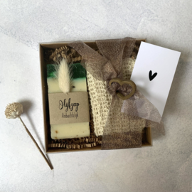 Luxe giftbox met lint - Groene thee olijfzeep