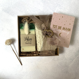 Luxe giftbox met lint - Groene thee olijfzeep