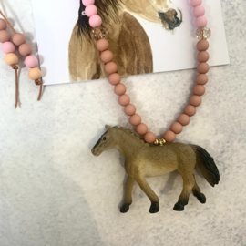 Ketting paardje- Tinten roze
