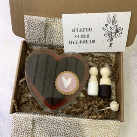 Houten bruidspaar & chocolade hart