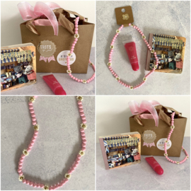 Giftbag pink met bloemenketting