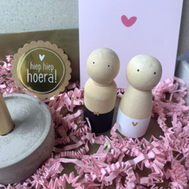 Houten bruidspaar & betonlichtje