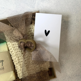 Luxe giftbox met lint - Groene thee olijfzeep