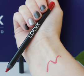 Velvet lip liner