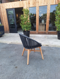 Aru chair