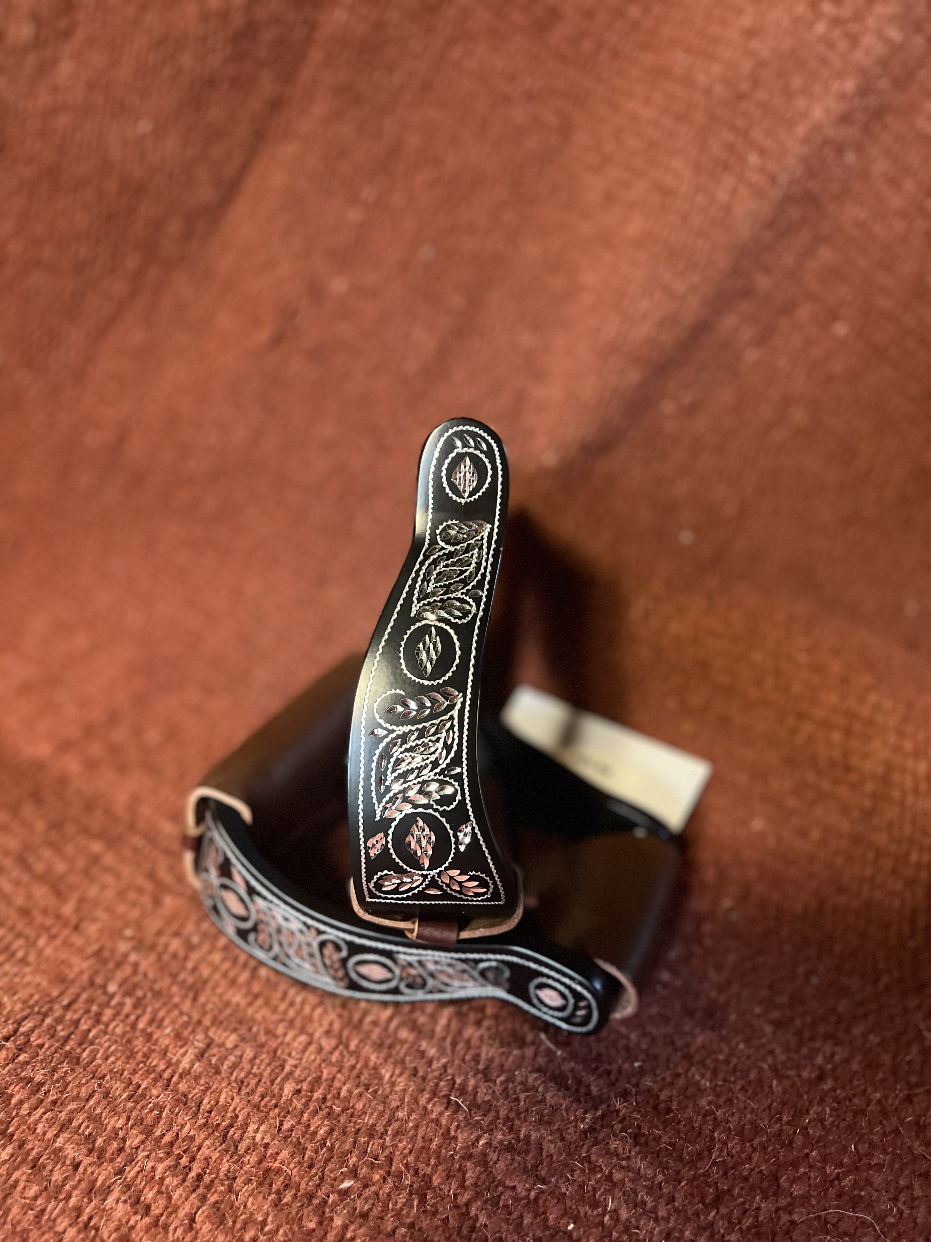 Engraved black aluminium westernbeugels