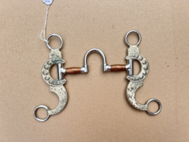 Showbit met correctional mouthpiece