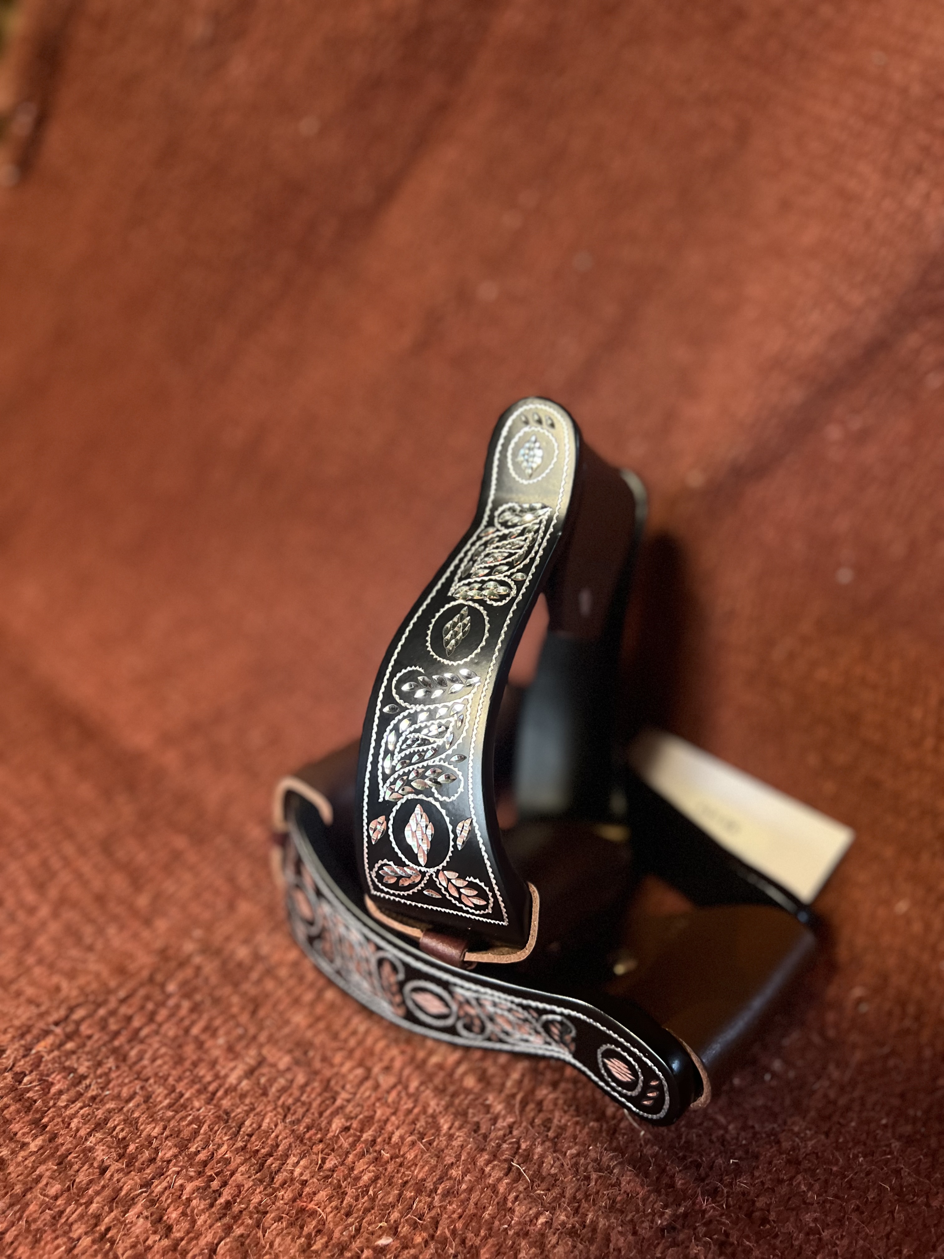 Engraved black aluminium westernbeugels