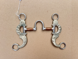 Showbit met correctional mouthpiece