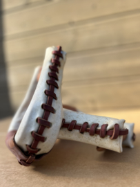 Westernbeugels van rawhide breed
