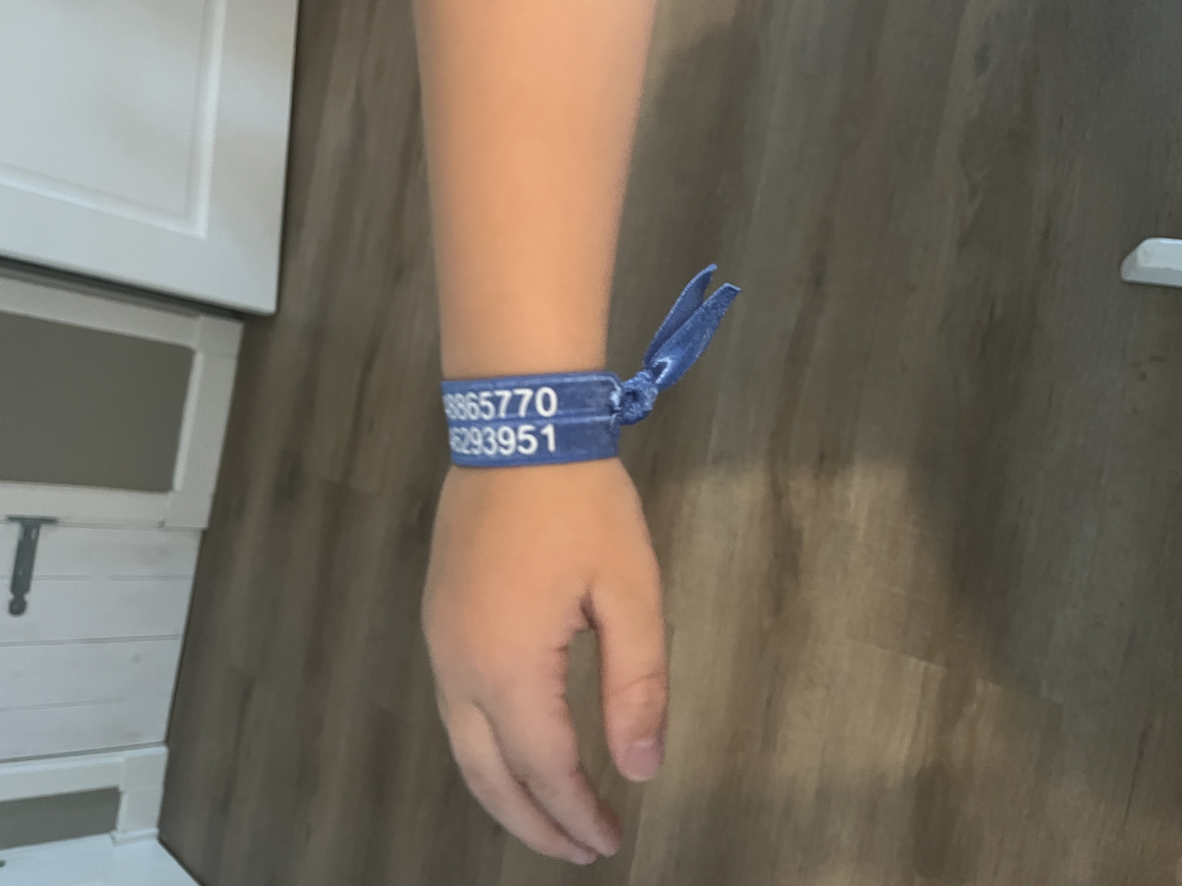 SOS armband