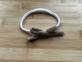 Beige gebreide strik