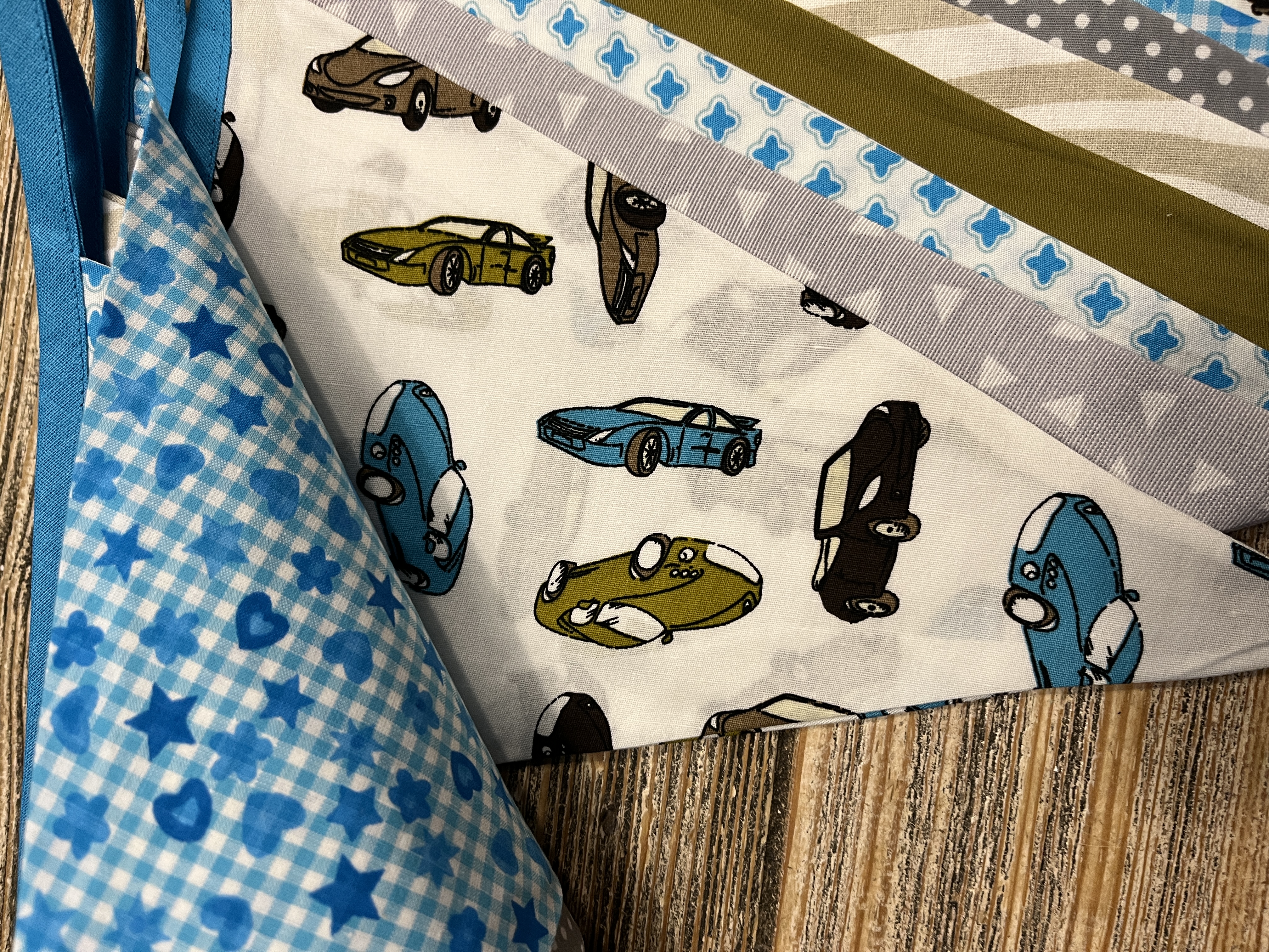 Aqua/grijs/groen met auto's