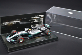 Lewis Hamilton Mercedes AMG Petronas MGP-W08 race car World Champion 2017 season