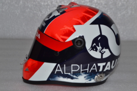 Daniil Kvyat Alpha Tauri Honda helmet 2020 season