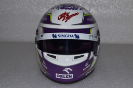 Zhou Ghuanyu Alfa Romeo Orlen mini helmet 2022 season