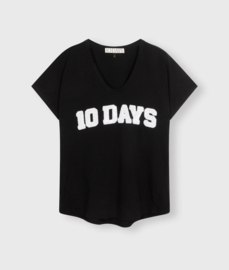 10 days tee logo - zwart