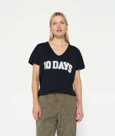 10 days tee logo - zwart