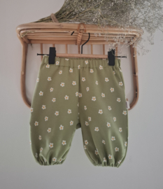 Groen met witte bloemetjes