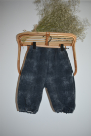 Zwarte spijkerstof