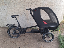 Chike E-Kids mat-zwart, rode bekleding, model eind 2024