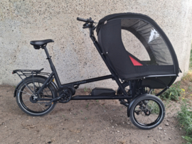 Chike E-Kids mat-zwart, rode bekleding, model eind 2024