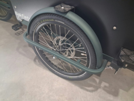 Bakfiets.nl Cargobike driewieler breed, kleur donker groen , Shimano 6100 motor, 400Wh accu, 7 versnellingen; hoge rechte zwarte bak