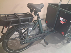 Bakfiets.nl Cargobike driewieler breed, kleur donker groen , Shimano 6100 motor, 400Wh accu, 7 versnellingen; hoge rechte zwarte bak