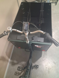 Bakfiets.nl Cargobike driewieler breed, kleur donker groen , Shimano 6100 motor, 400Wh accu, 7 versnellingen; hoge rechte zwarte bak