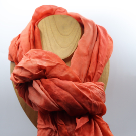 Zijden sjaal roze/rood gewolkt  90x200