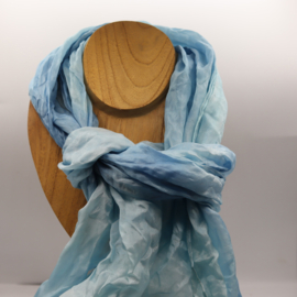 Zijden sjaal zacht blauw gemêleerd 45x180
