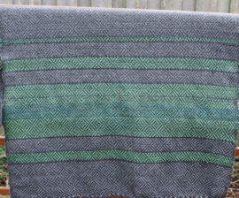 omslag doek   grijze diamantkeper met  groen 75x195