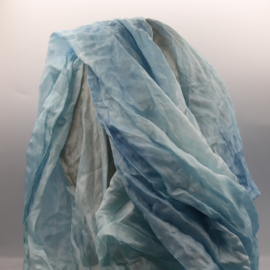 Zijden sjaal zacht blauw gemêleerd 45x180