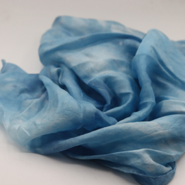 Zijden sjaal blauw gewolkt   55x55