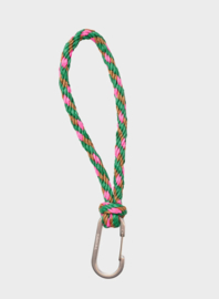 Susan Bijl - The New Kumihimo Keychain - Wena & Fluo Pink