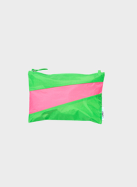 Susan Bijl the new pouch greenscreen & fluo pink medium