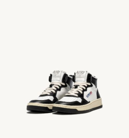 Autry WB01 medalist mid leather white/ black
