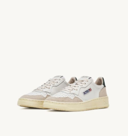 Autry LS56 medalist low leather suede white/ mount