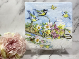 Vogels op bloemenmand knutsel servet nr HM584