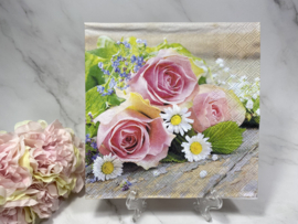 Roze rozen en andere knutsel servet nr HM56