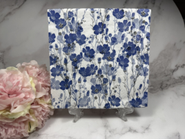 Donker blauw kleine bloemen servet nr 641