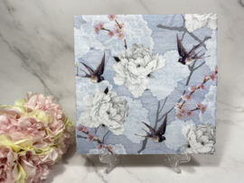 Ambiente zwaluwen en bloemen servet nr HM327