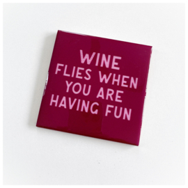 Tegeltje | wine flies when you are having fun