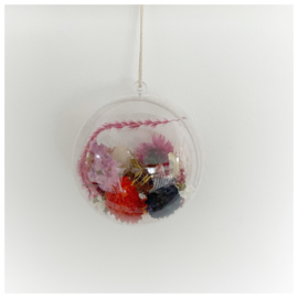 Kersthanger bal met droogbloemen gekleurd