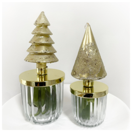 Kerstboomkaars op gouden pot lagen