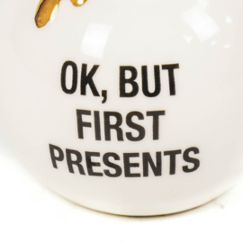 Kerstbal vaas - OK but first presents.