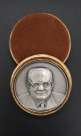 Silver medal Achille Van Acker, president Chamber of Representatives