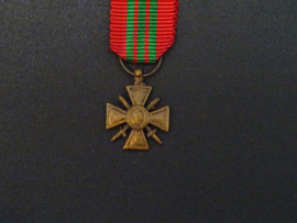 French Croix de Guerre 1939 miniature